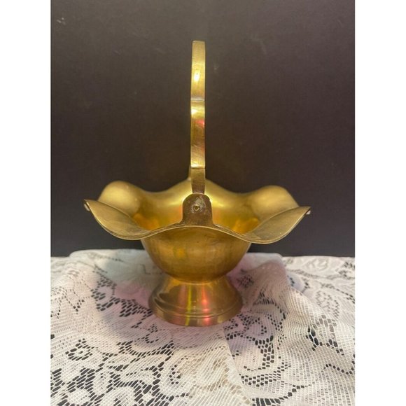 Vintage Brass Basket Swivel Handle Scalloped Rim Pedestal Basket MCM - Picture 5 of 5